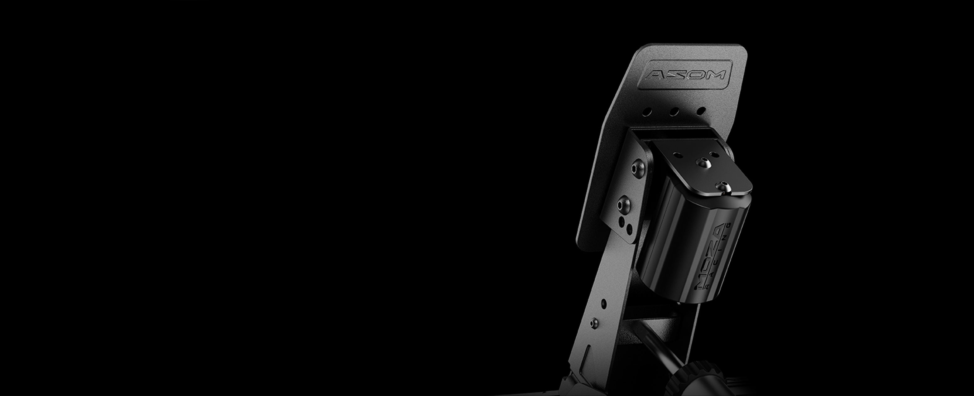 MOZA Pedal Haptic Feedback zamontowany z tyłu pedału MOZA SRP2 przy użyciu metalowego uchwytu